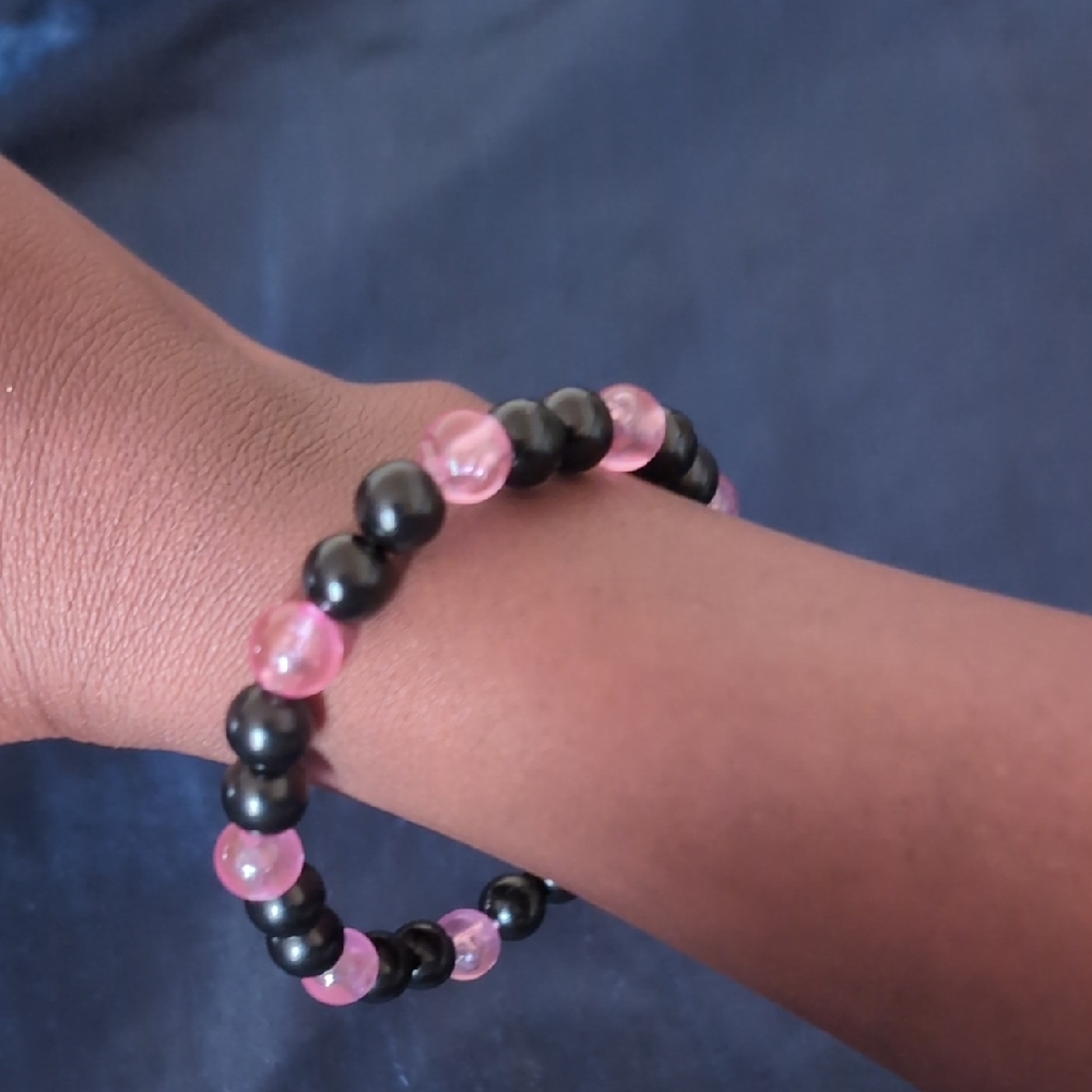 Elegant Pink and Black handmade Beaded Bracelet - Picture 2 of 5